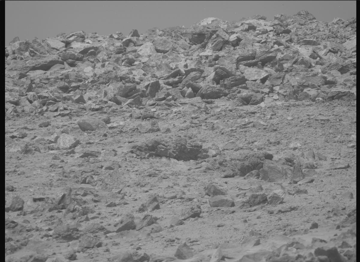 This image was taken by MCZ_RIGHT onboard NASA's Mars rover Perseverance on Sol 1304