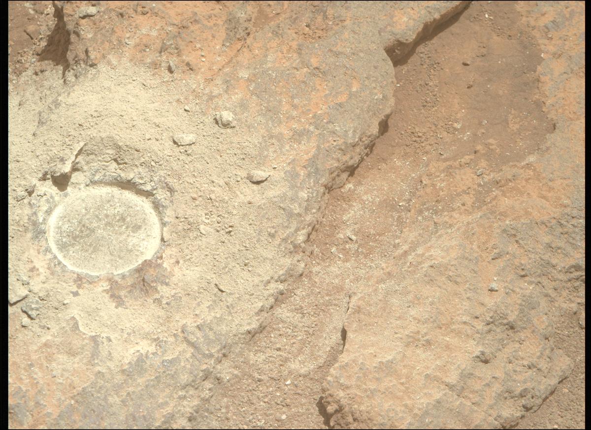 This image was taken by MCZ_RIGHT onboard NASA's Mars rover Perseverance on Sol 1318
