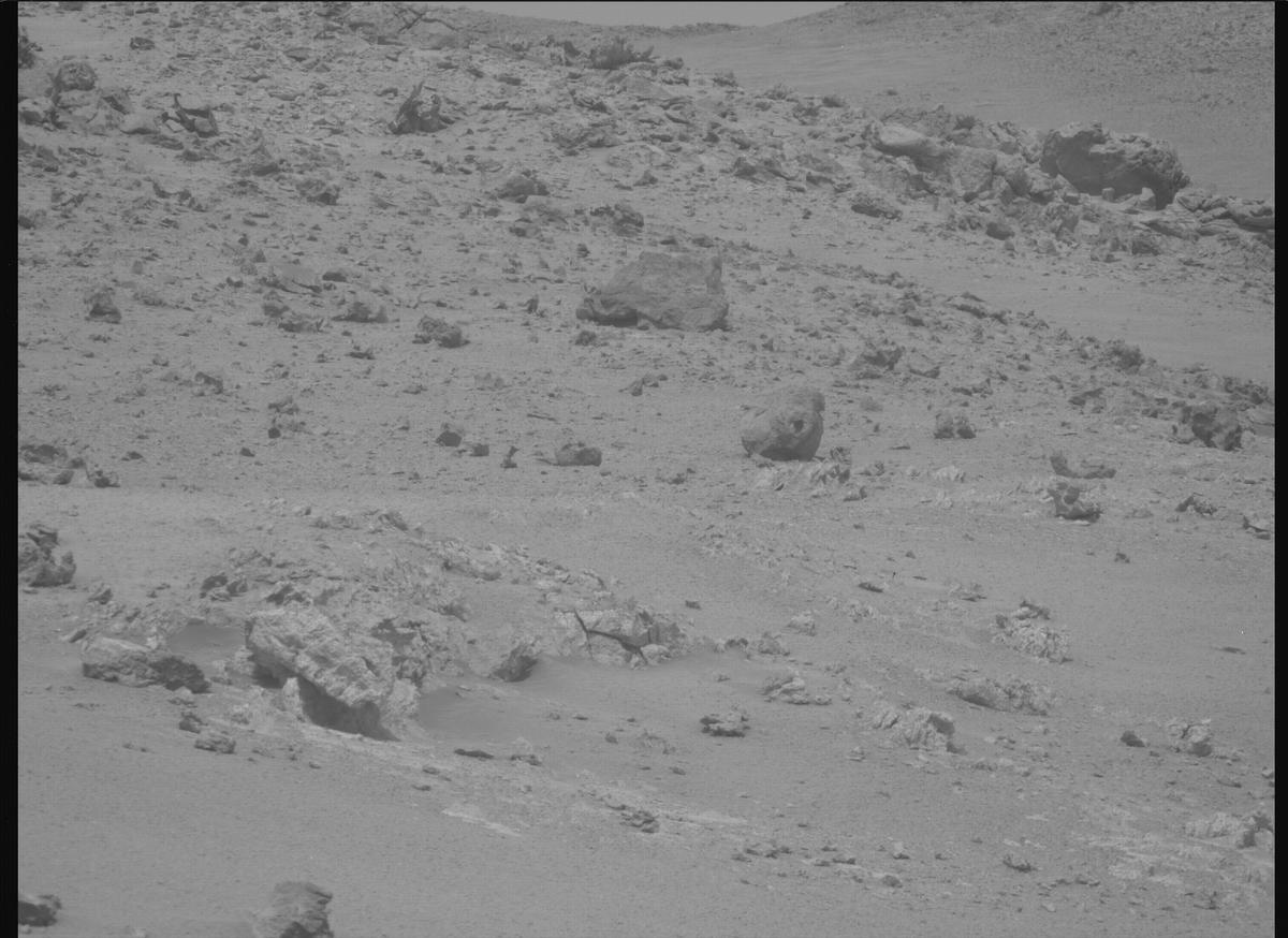 This image was taken by MCZ_RIGHT onboard NASA's Mars rover Perseverance on Sol 1320