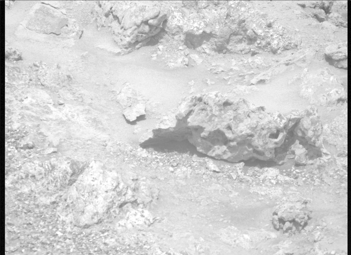 This image was taken by MCZ_RIGHT onboard NASA's Mars rover Perseverance on Sol 1321
