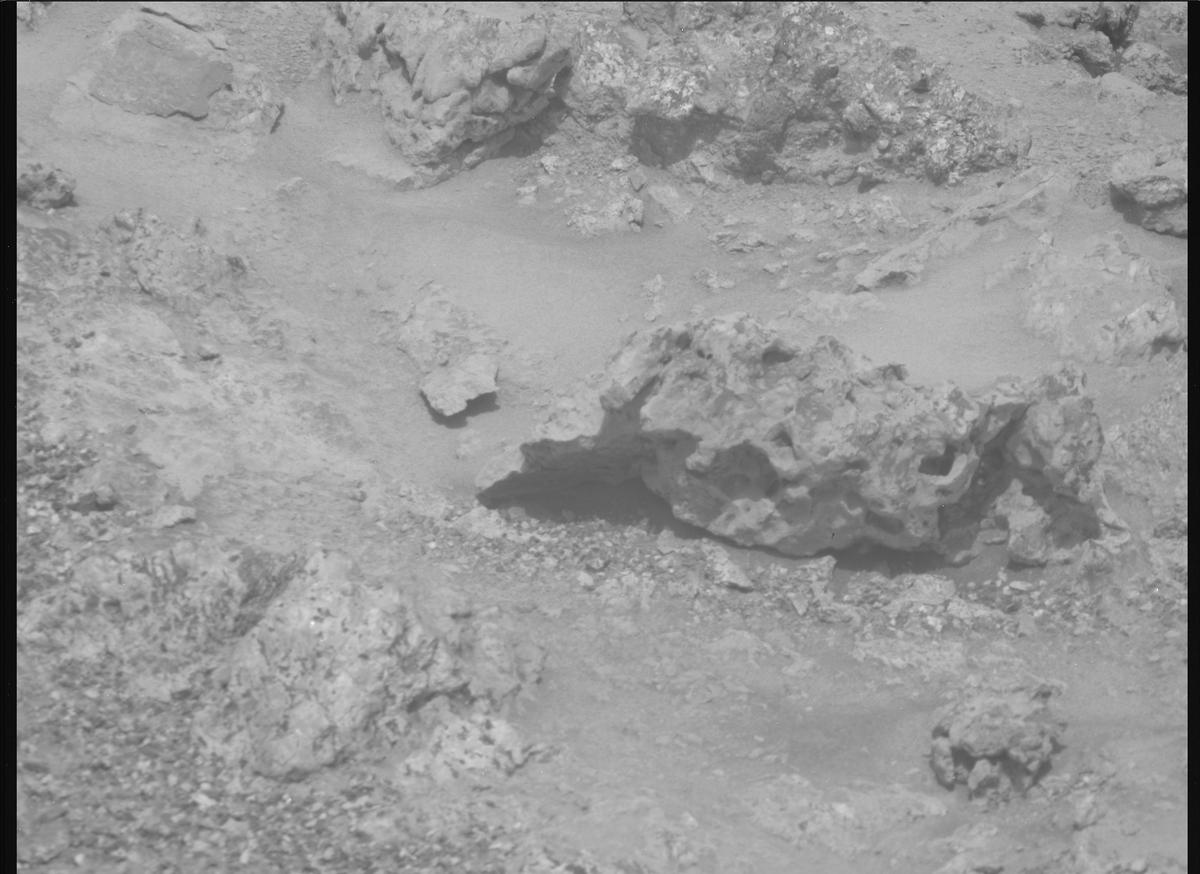 This image was taken by MCZ_RIGHT onboard NASA's Mars rover Perseverance on Sol 1321