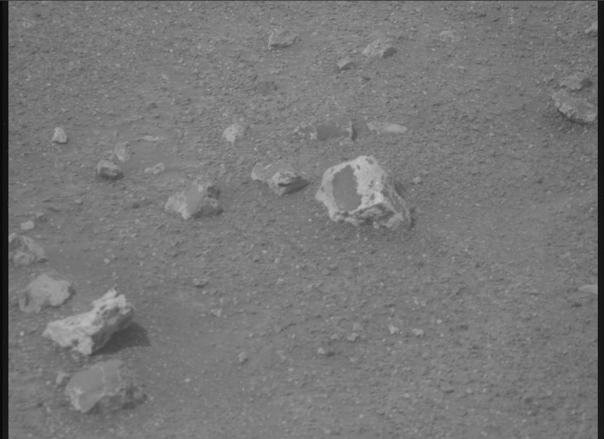 This image was taken by MCZ_RIGHT onboard NASA's Mars rover Perseverance on Sol 1323