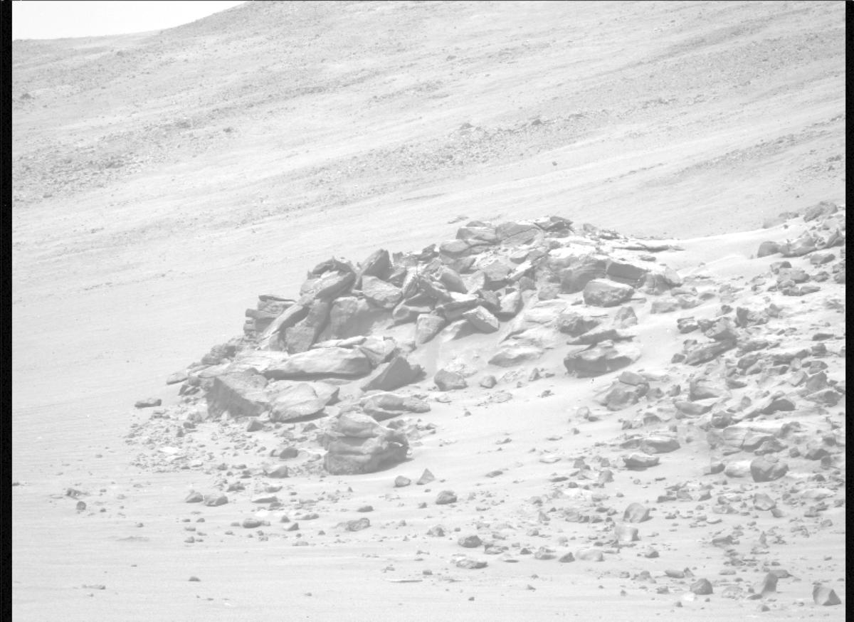 This image was taken by MCZ_RIGHT onboard NASA's Mars rover Perseverance on Sol 1326