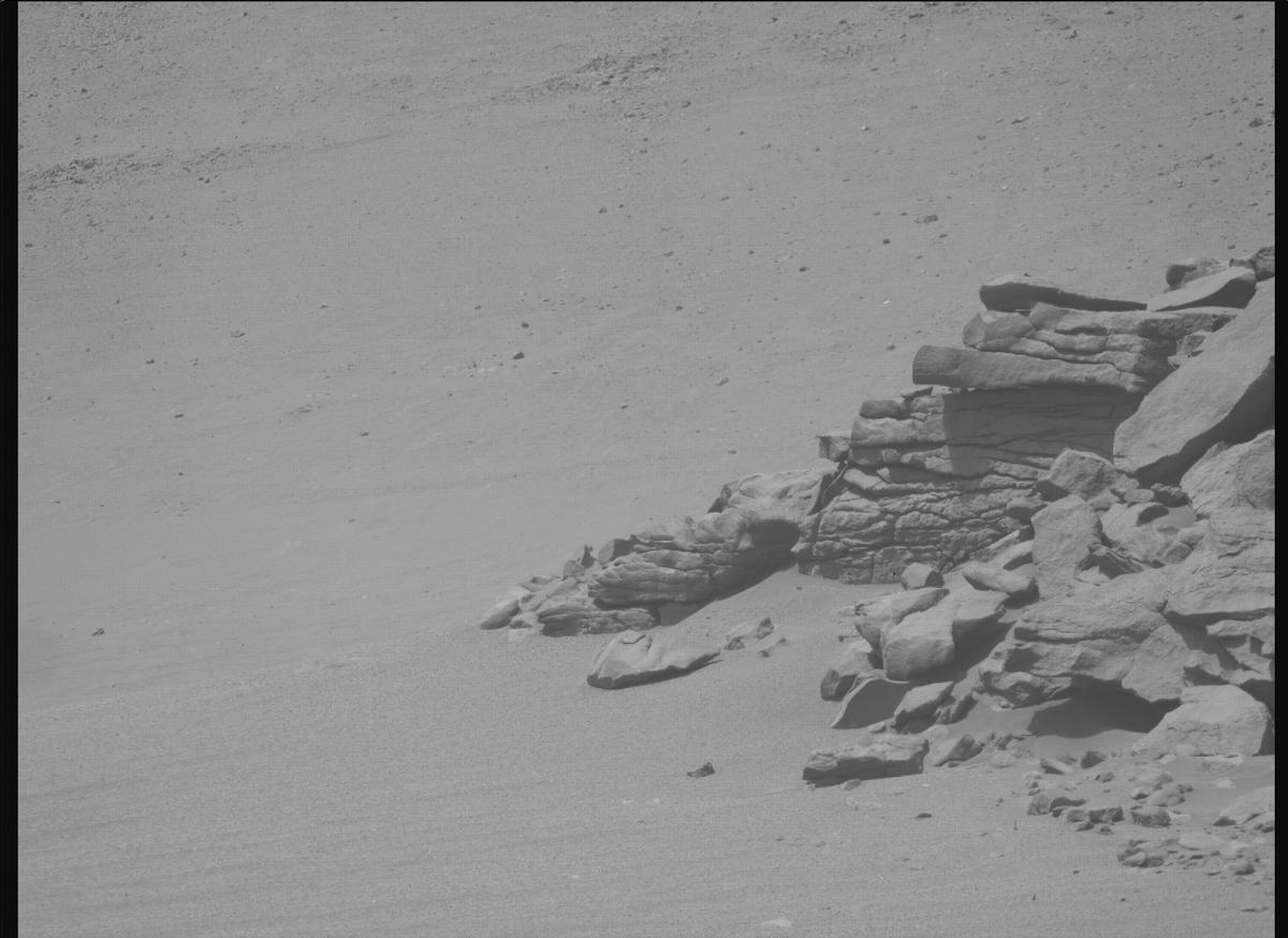 This image was taken by MCZ_RIGHT onboard NASA's Mars rover Perseverance on Sol 1327