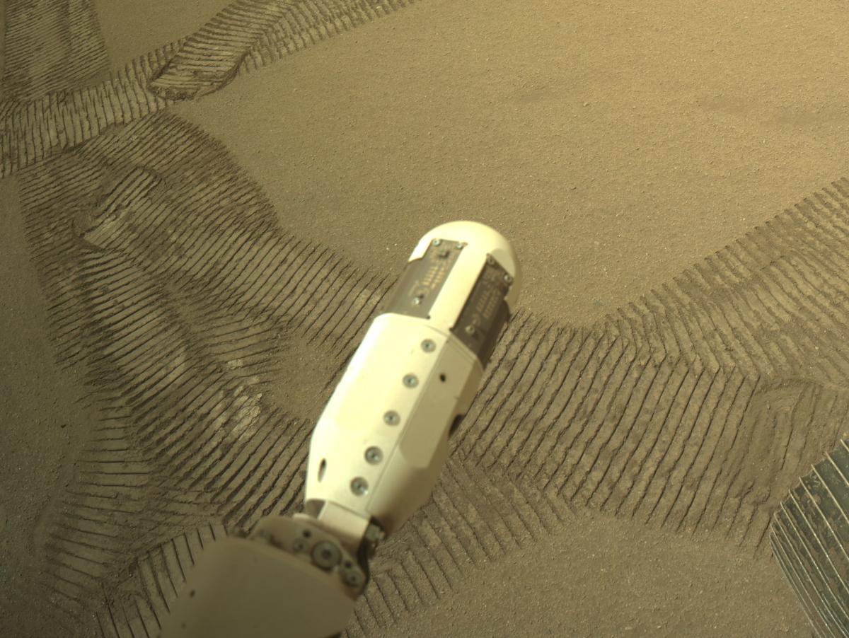 This image was taken by NAVCAM_RIGHT onboard NASA's Mars rover Perseverance on Sol 1333