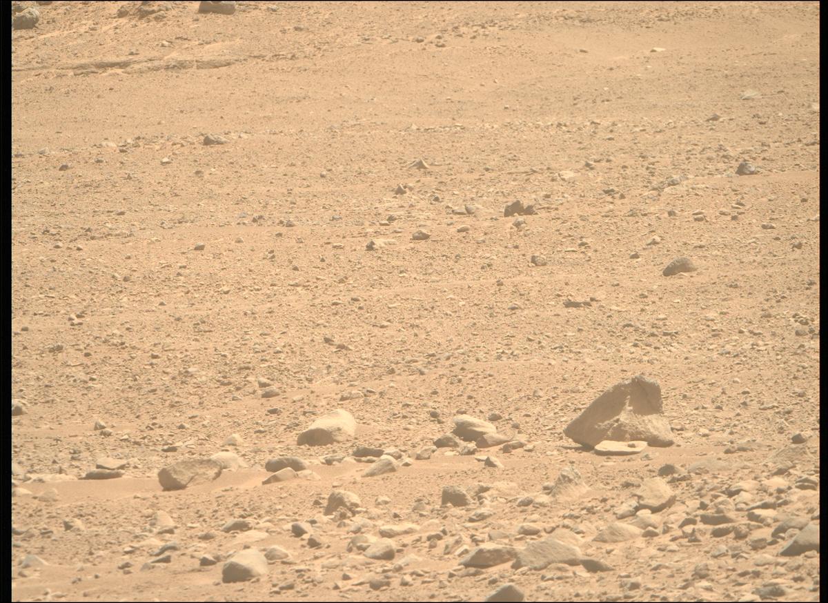 This image was taken by MCZ_RIGHT onboard NASA's Mars rover Perseverance on Sol 1357