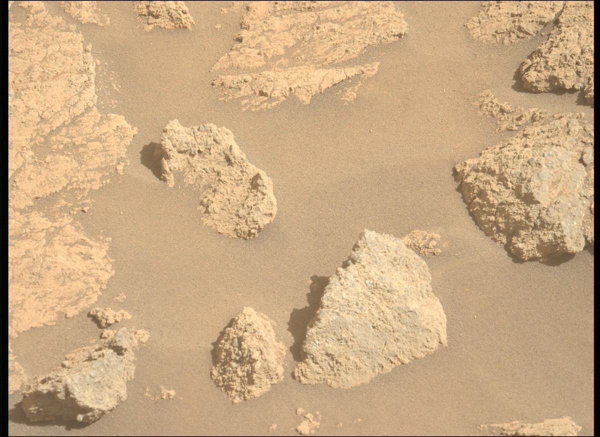 This image was taken by MCZ_LEFT onboard NASA's Mars rover Perseverance on Sol 1368