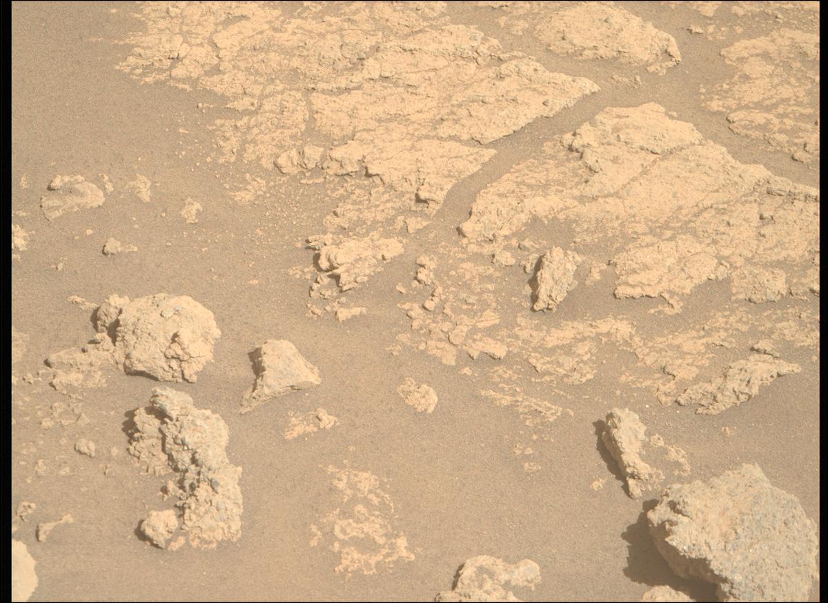 This image was taken by MCZ_RIGHT onboard NASA's Mars rover Perseverance on Sol 1374