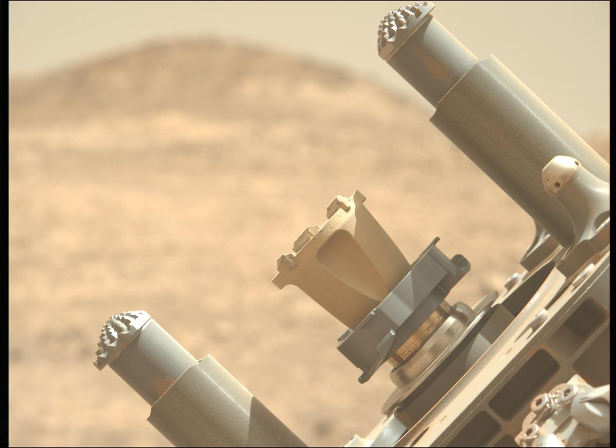 This image was taken by MCZ_LEFT onboard NASA's Mars rover Perseverance on Sol 1395