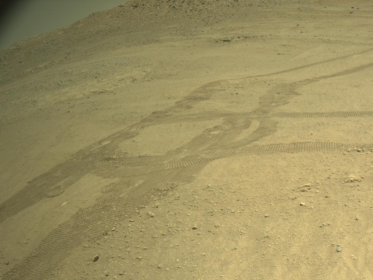 This image was taken by NAVCAM_RIGHT onboard NASA's Mars rover Perseverance on Sol 1397