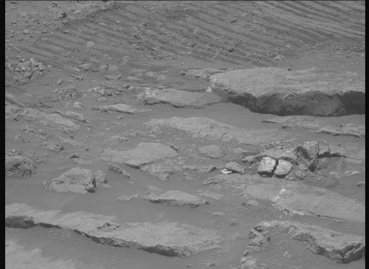 This image was taken by MCZ_LEFT onboard NASA's Mars rover Perseverance on Sol 1402