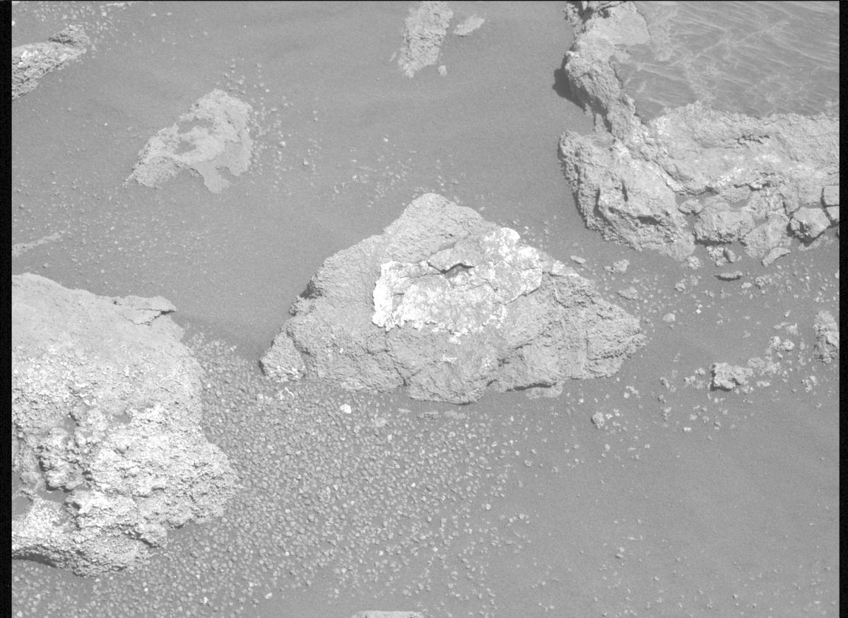 This image was taken by MCZ_LEFT onboard NASA's Mars rover Perseverance on Sol 1404