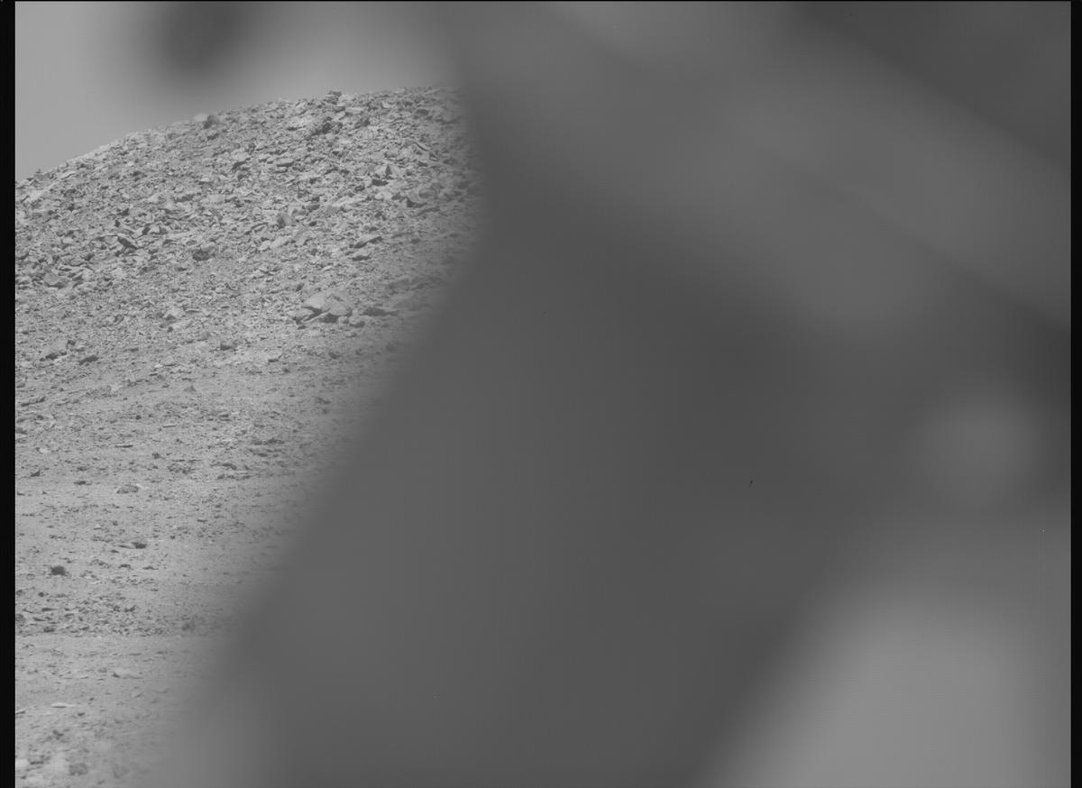 This image was taken by MCZ_RIGHT onboard NASA's Mars rover Perseverance on Sol 1422