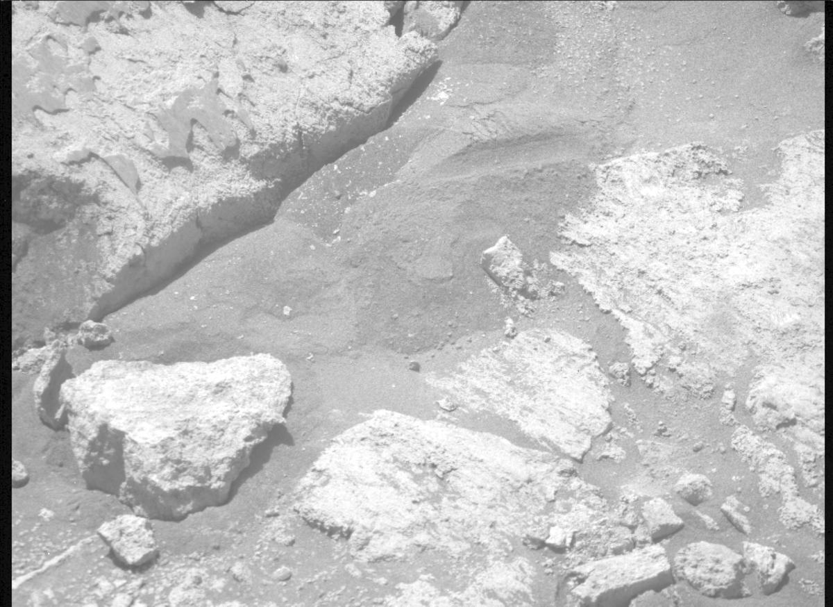 This image was taken by MCZ_RIGHT onboard NASA's Mars rover Perseverance on Sol 1422