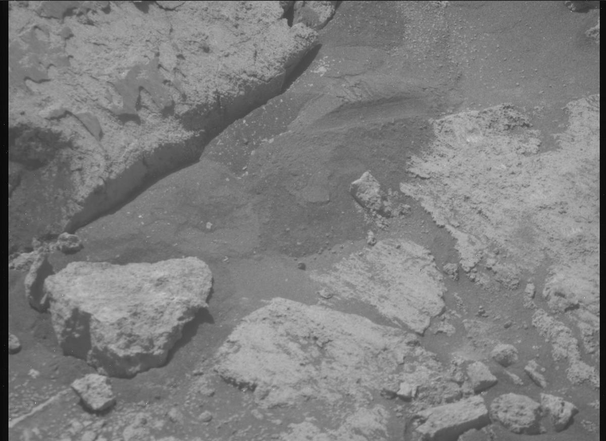 This image was taken by MCZ_RIGHT onboard NASA's Mars rover Perseverance on Sol 1422