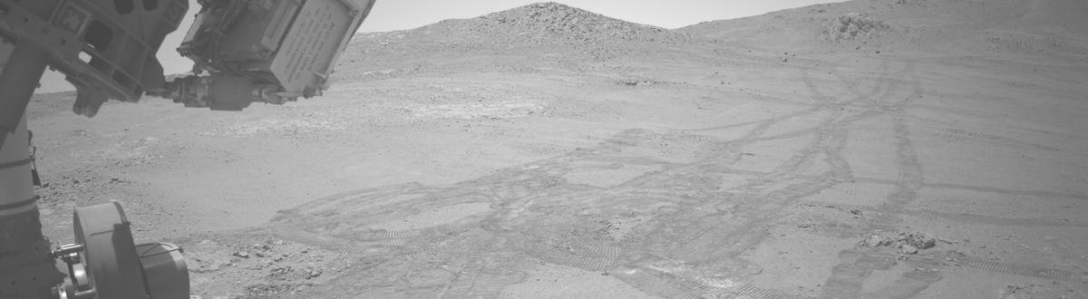 This image was taken by NAVCAM_LEFT onboard NASA's Mars rover Perseverance on Sol 1424