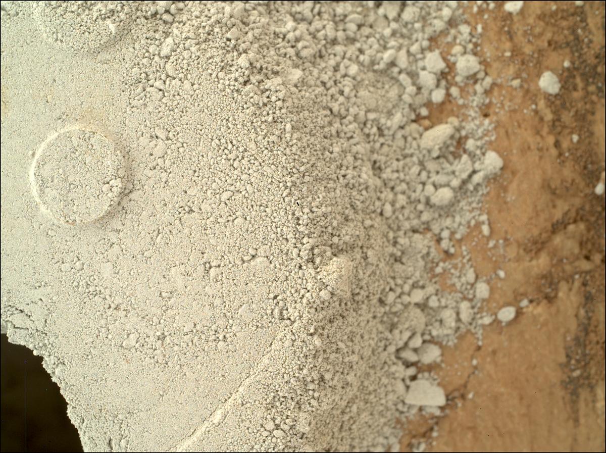 This image was taken by SHERLOC_WATSON onboard NASA's Mars rover Perseverance on Sol 1424