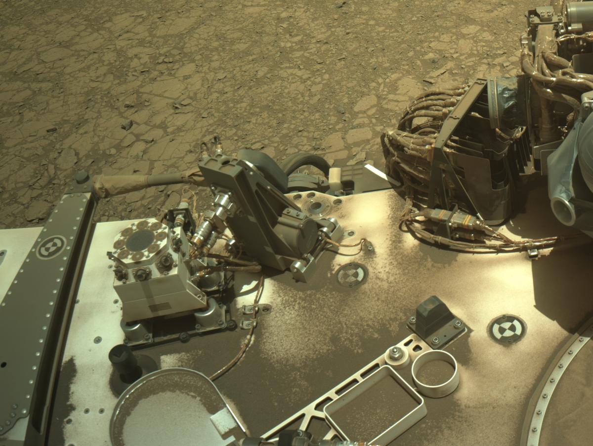 This image was taken by NAVCAM_LEFT onboard NASA's Mars rover Perseverance on Sol 1435