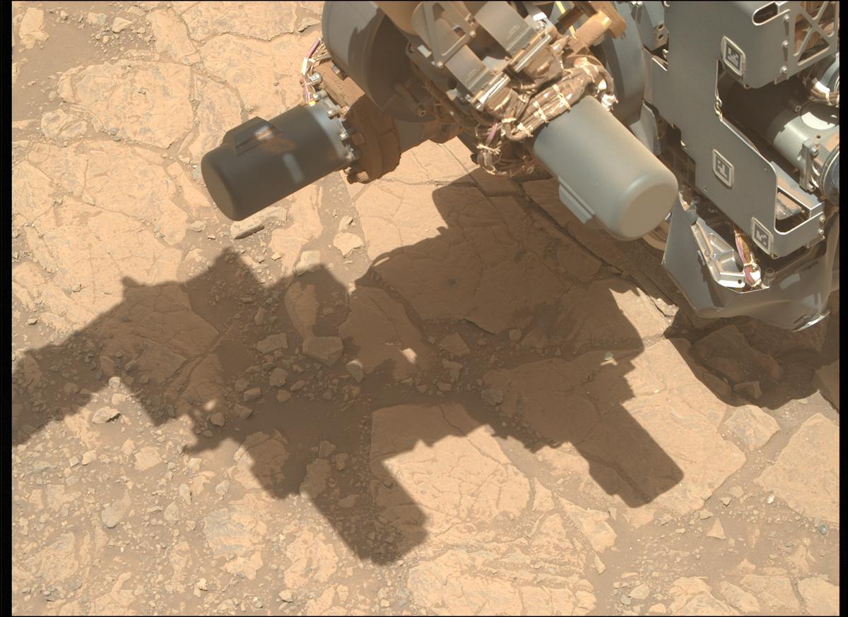 This image was taken by MCZ_RIGHT onboard NASA's Mars rover Perseverance on Sol 1438
