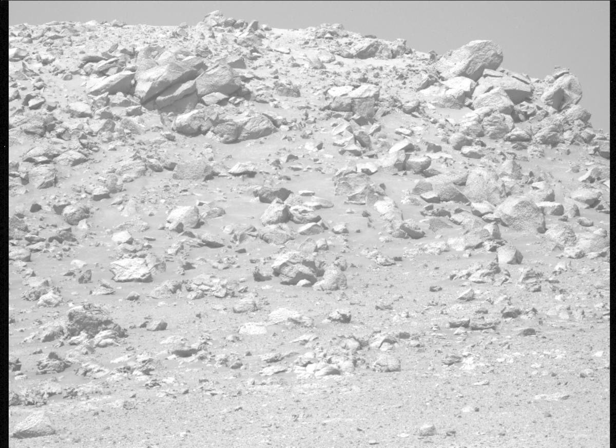 This image was taken by MCZ_LEFT onboard NASA's Mars rover Perseverance on Sol 1450