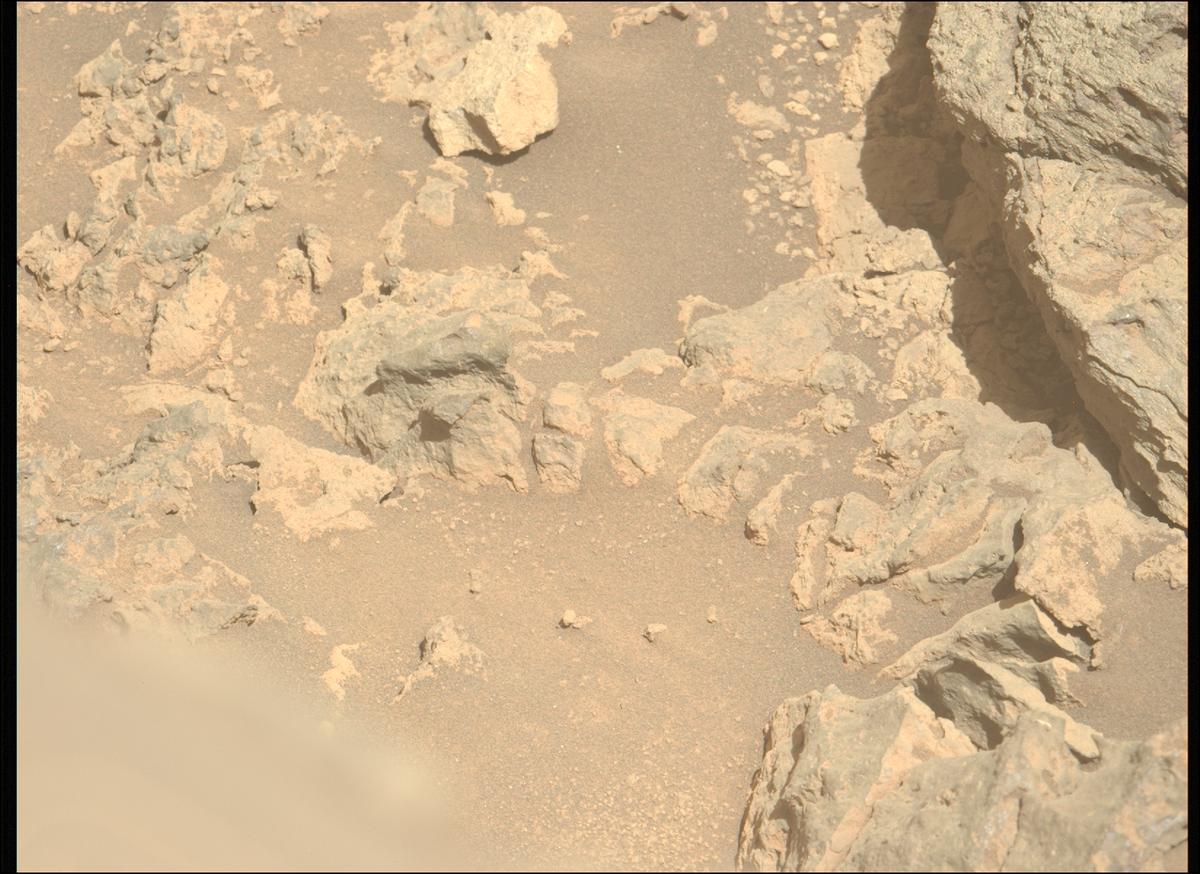 This image was taken by MCZ_LEFT onboard NASA's Mars rover Perseverance on Sol 1456