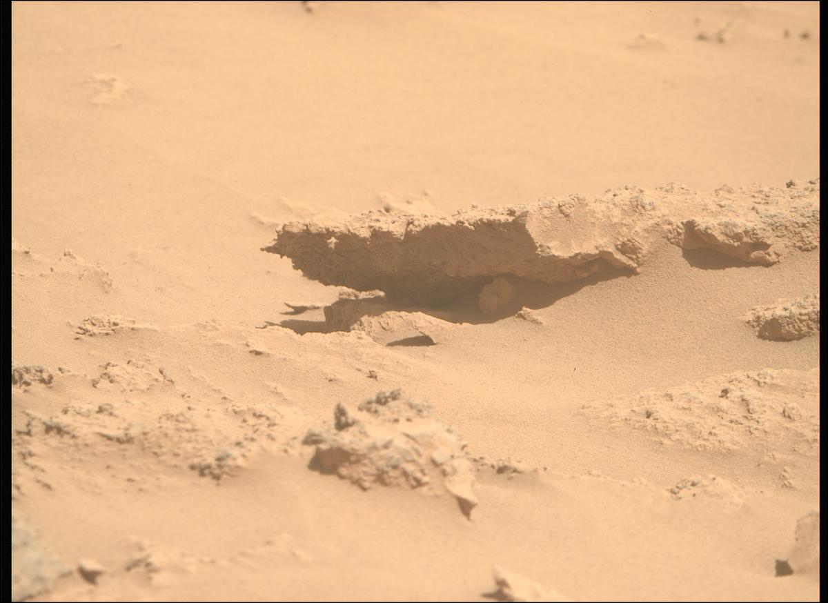 This image was taken by MCZ_RIGHT onboard NASA's Mars rover Perseverance on Sol 1456