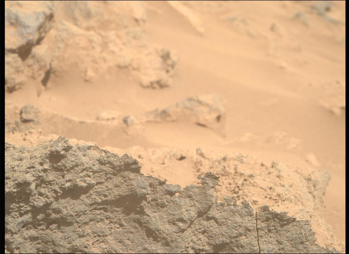 This image was taken by MCZ_RIGHT onboard NASA's Mars rover Perseverance on Sol 1456