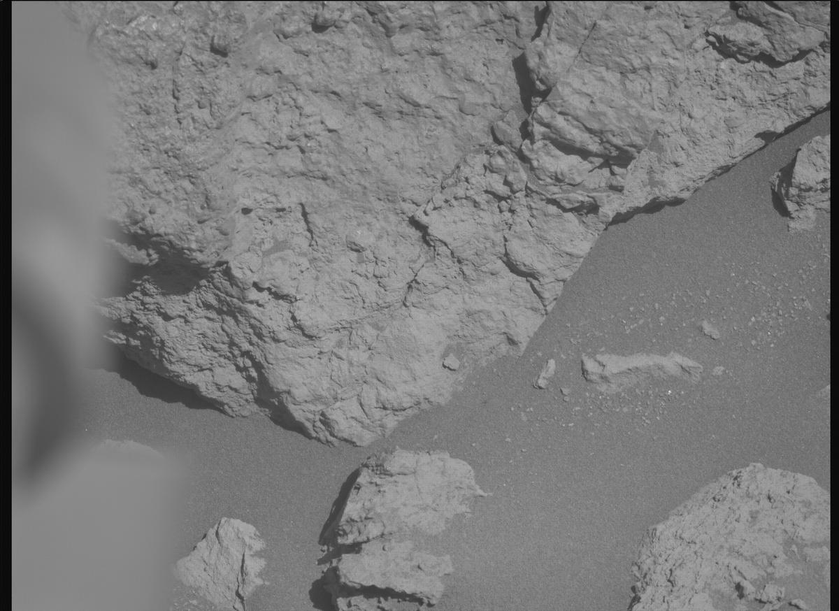 This image was taken by MCZ_RIGHT onboard NASA's Mars rover Perseverance on Sol 1456