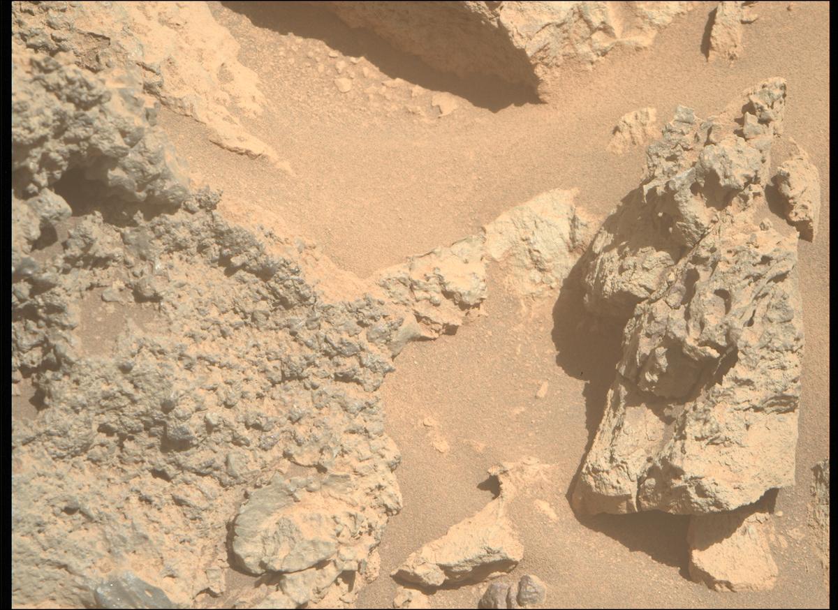 This image was taken by MCZ_RIGHT onboard NASA's Mars rover Perseverance on Sol 1456
