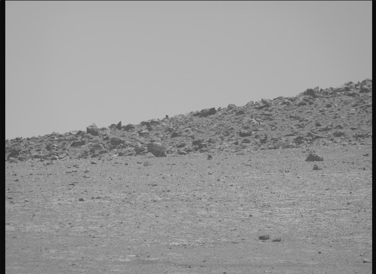 This image was taken by MCZ_RIGHT onboard NASA's Mars rover Perseverance on Sol 1469