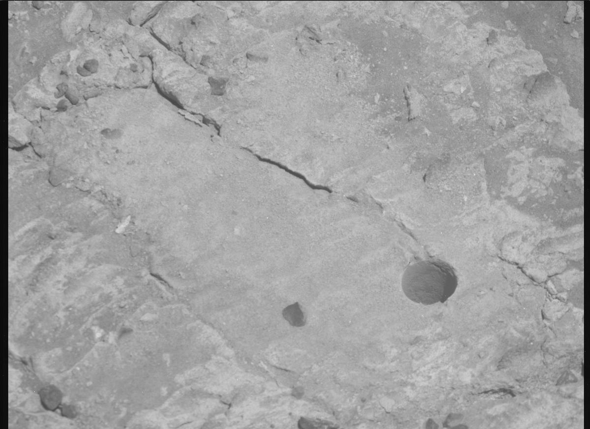 This image was taken by MCZ_RIGHT onboard NASA's Mars rover Perseverance on Sol 1498