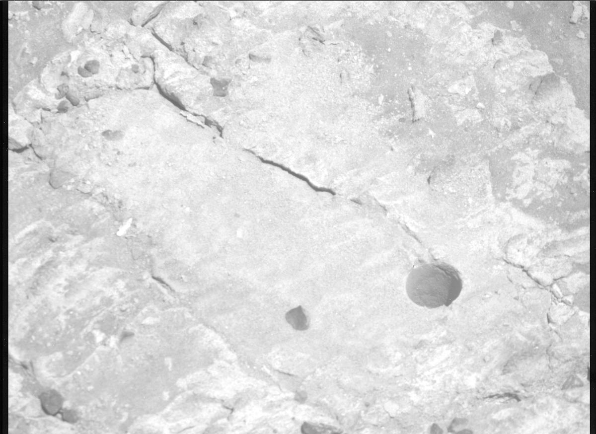 This image was taken by MCZ_RIGHT onboard NASA's Mars rover Perseverance on Sol 1498