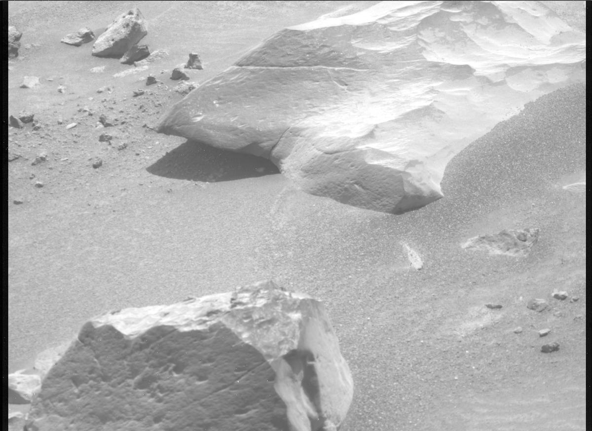 This image was taken by MCZ_RIGHT onboard NASA's Mars rover Perseverance on Sol 1504