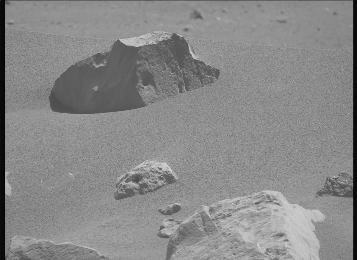 This image was taken by MCZ_LEFT onboard NASA's Mars rover Perseverance on Sol 1507