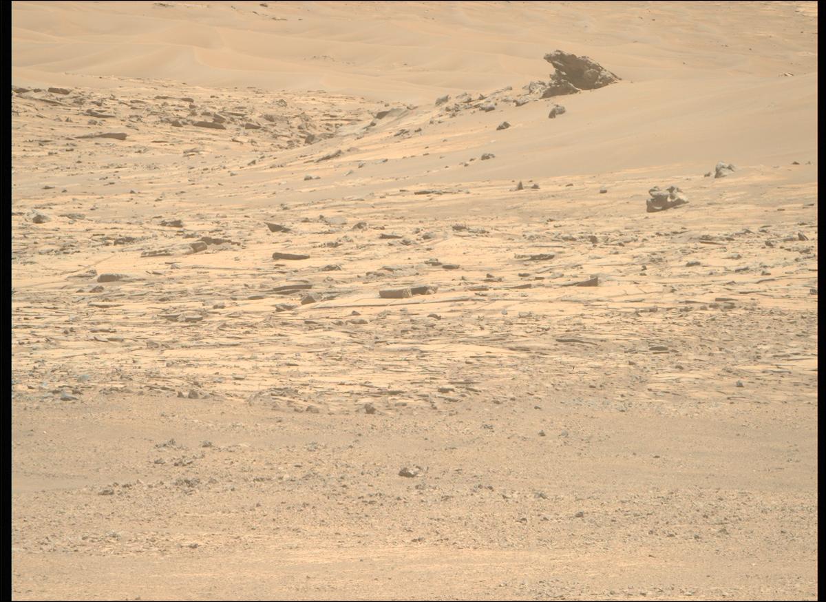 This image was taken by MCZ_RIGHT onboard NASA's Mars rover Perseverance on Sol 1512
