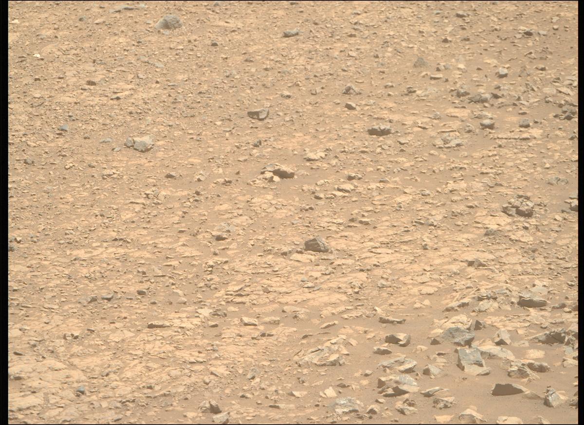 This image was taken by MCZ_RIGHT onboard NASA's Mars rover Perseverance on Sol 1512