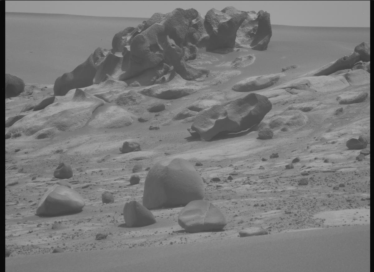 This image was taken by MCZ_LEFT onboard NASA's Mars rover Perseverance on Sol 1515