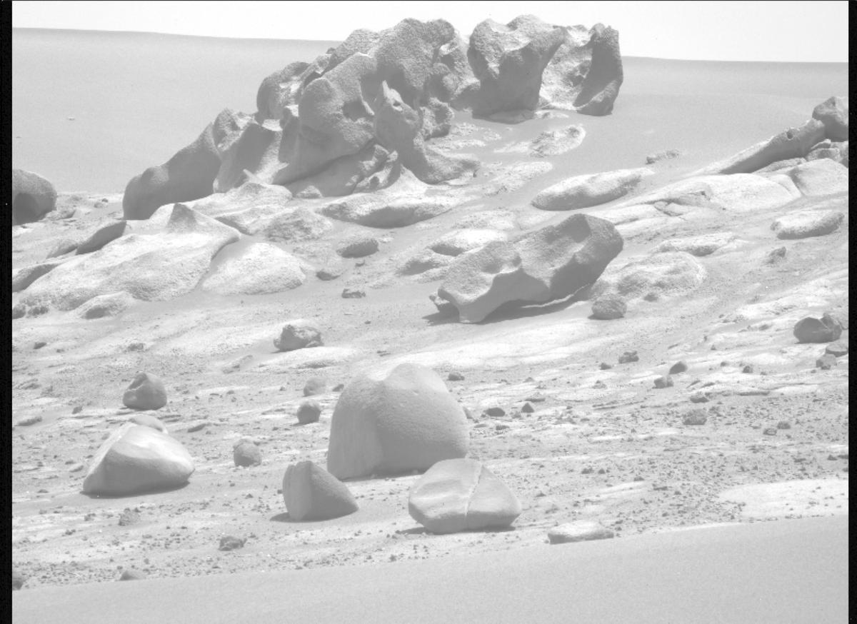 This image was taken by MCZ_LEFT onboard NASA's Mars rover Perseverance on Sol 1515