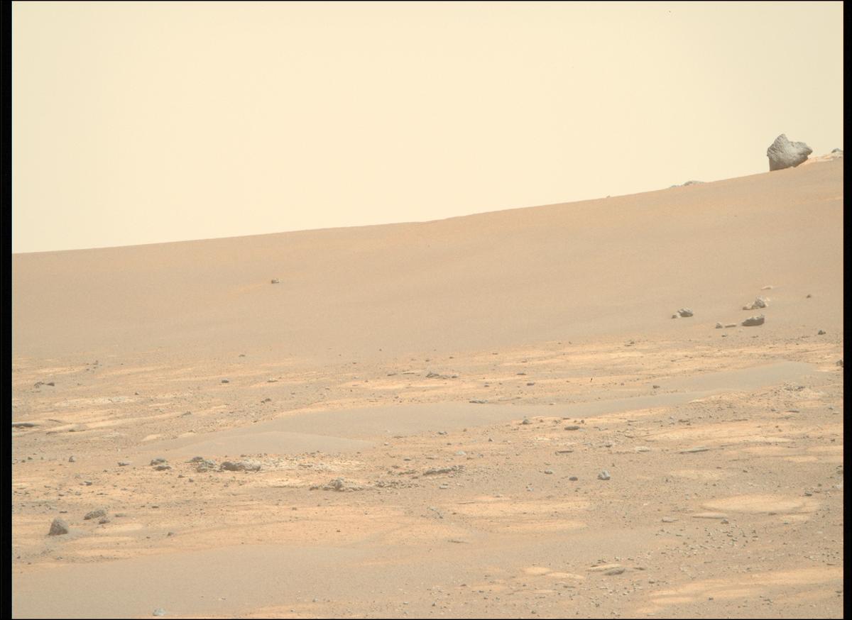 This image was taken by MCZ_RIGHT onboard NASA's Mars rover Perseverance on Sol 1515
