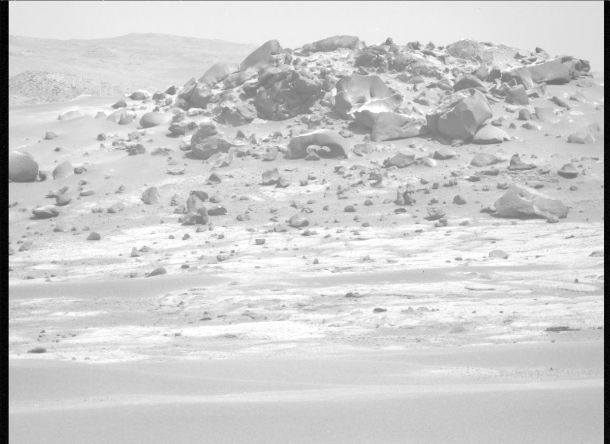 This image was taken by MCZ_RIGHT onboard NASA's Mars rover Perseverance on Sol 1515