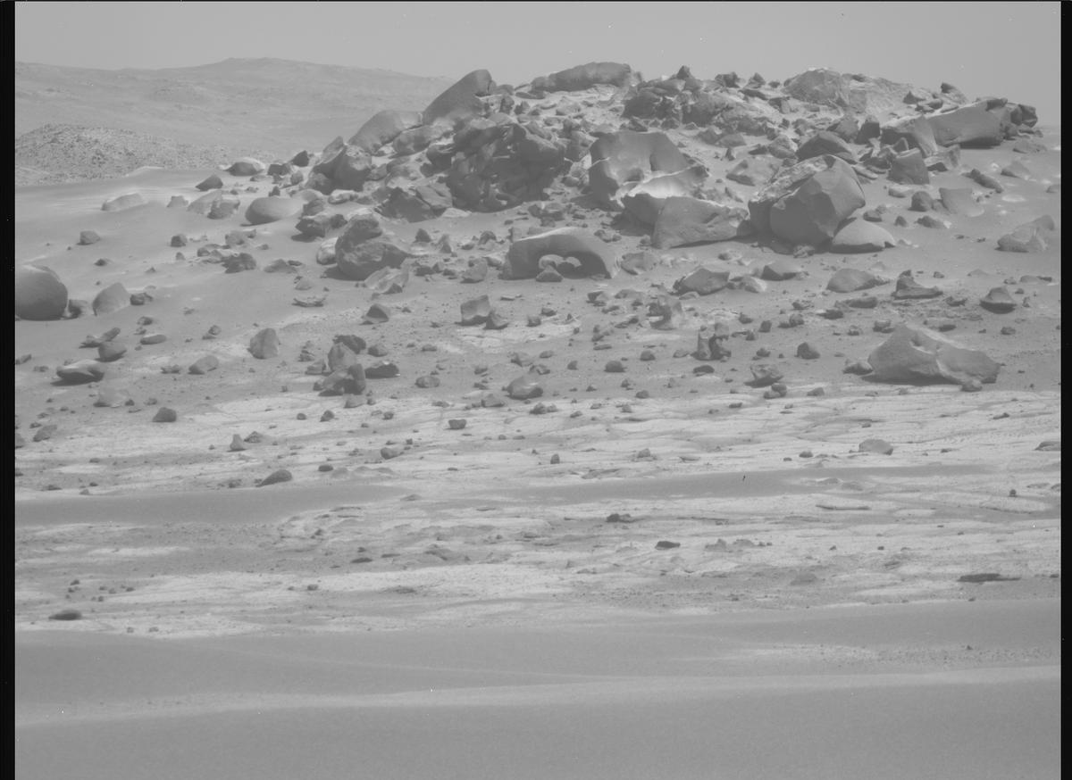 This image was taken by MCZ_RIGHT onboard NASA's Mars rover Perseverance on Sol 1515