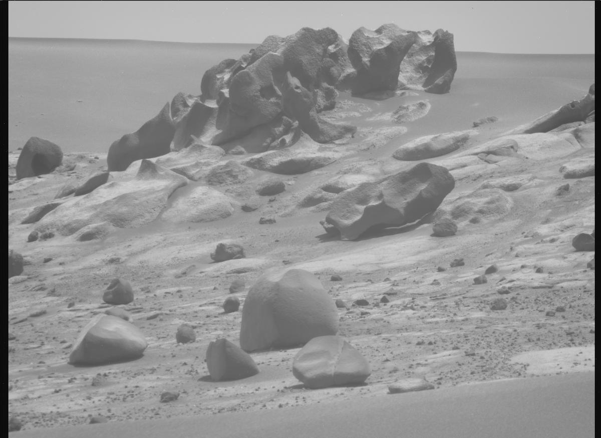 This image was taken by MCZ_RIGHT onboard NASA's Mars rover Perseverance on Sol 1515