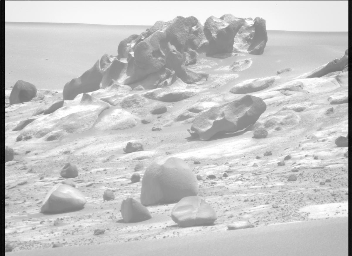 This image was taken by MCZ_RIGHT onboard NASA's Mars rover Perseverance on Sol 1515