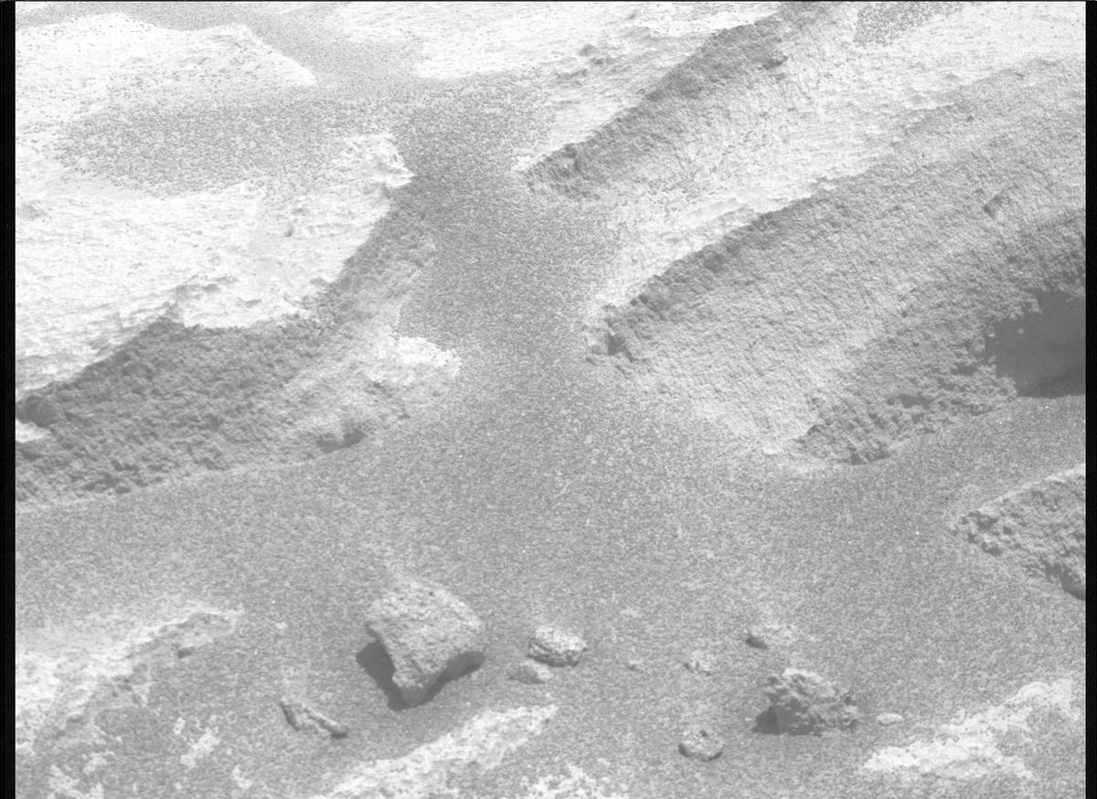 This image was taken by MCZ_RIGHT onboard NASA's Mars rover Perseverance on Sol 1518