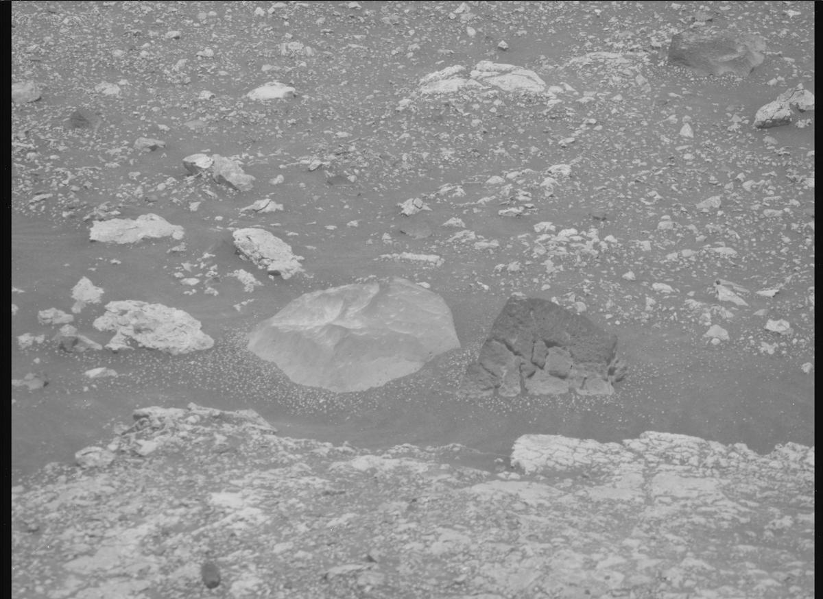 This image was taken by MCZ_RIGHT onboard NASA's Mars rover Perseverance on Sol 1520