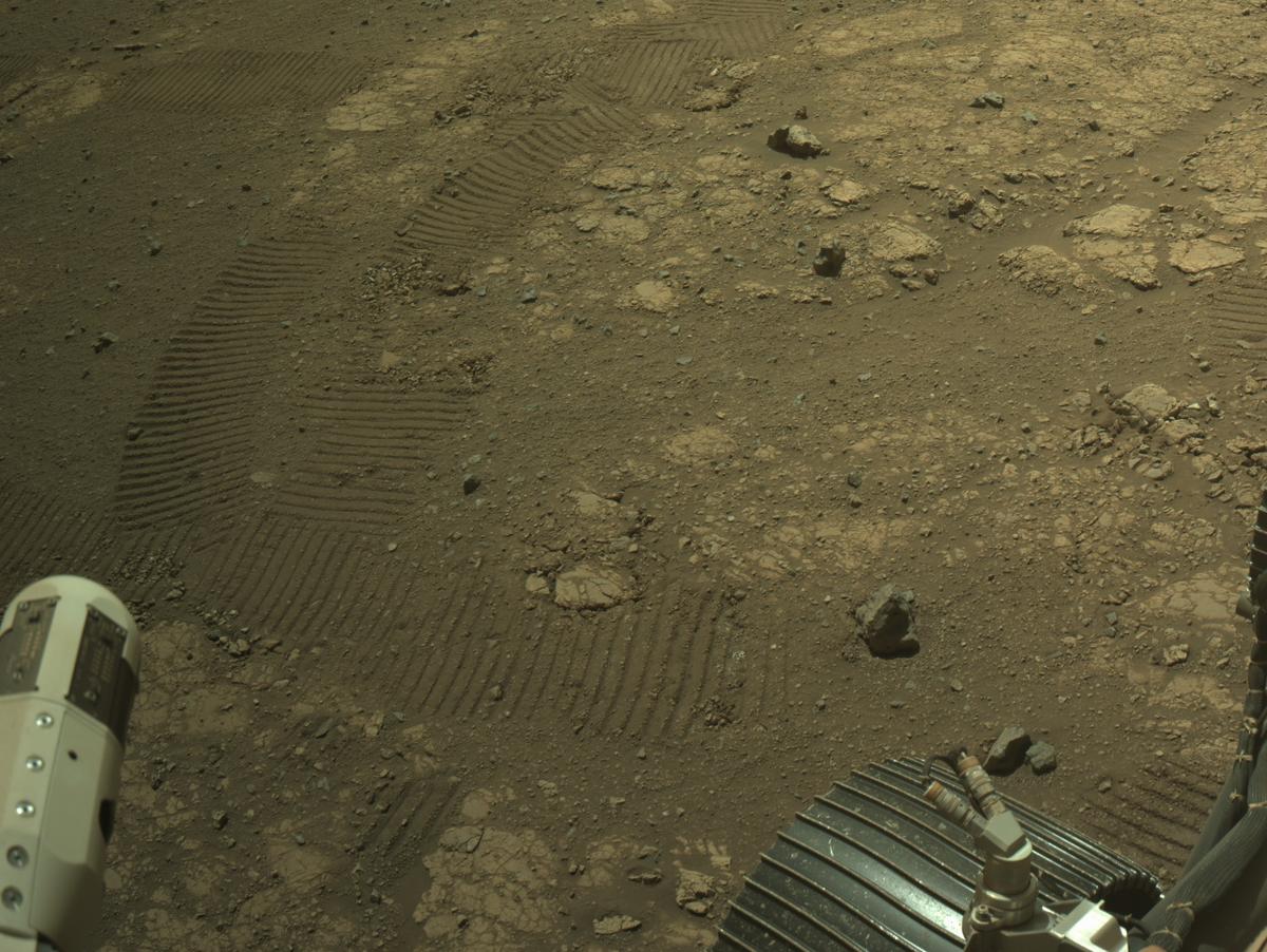 This image was taken by NAVCAM_RIGHT onboard NASA's Mars rover Perseverance on Sol 1524