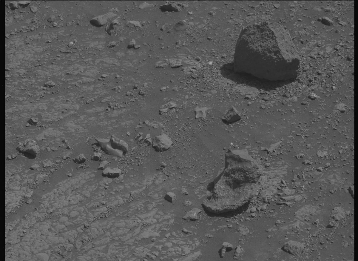 This image was taken by MCZ_LEFT onboard NASA's Mars rover Perseverance on Sol 1524