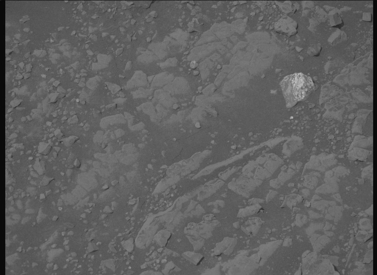 This image was taken by MCZ_LEFT onboard NASA's Mars rover Perseverance on Sol 1527