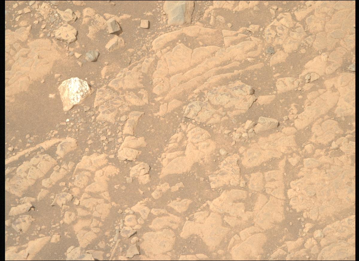 This image was taken by MCZ_RIGHT onboard NASA's Mars rover Perseverance on Sol 1527
