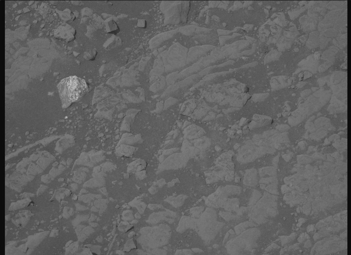 This image was taken by MCZ_RIGHT onboard NASA's Mars rover Perseverance on Sol 1527